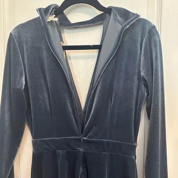 Gianni Bini Velvet Deep V Neck Romper XS - Picture 7 of 14